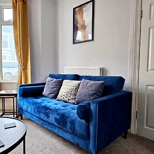 https://vale-house-by-switchback-stays.cardiffhotelswales.com